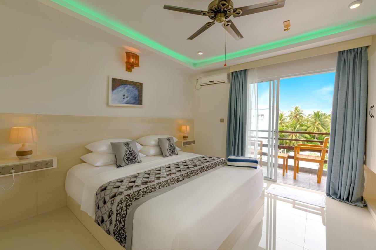 Grand Beach Dhigurah Дигура Экстерьер фото