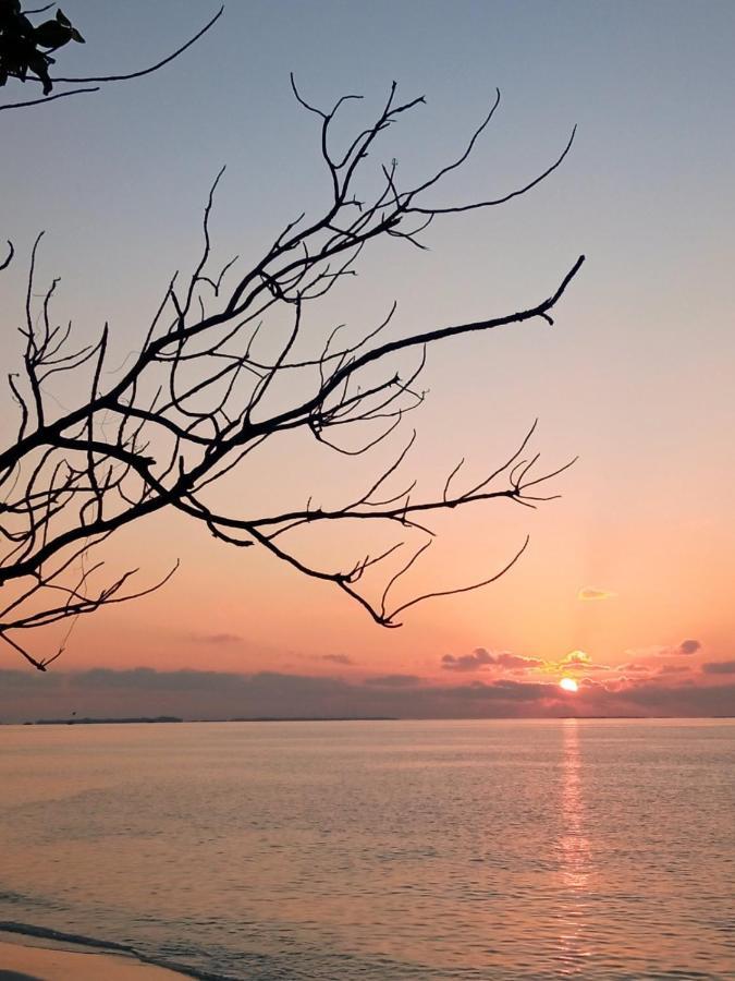 Grand Beach Dhigurah Дигура Экстерьер фото
